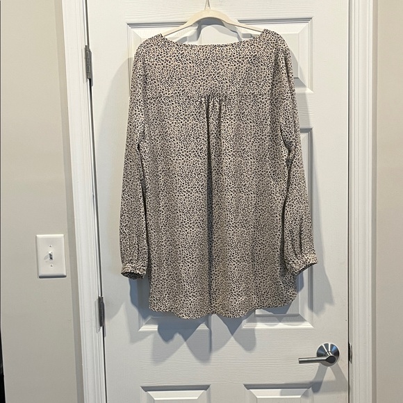 Chelsea & Theodore Black and Cream Speckled Blouse lagenlook, work or office. - Picture 7 of 13